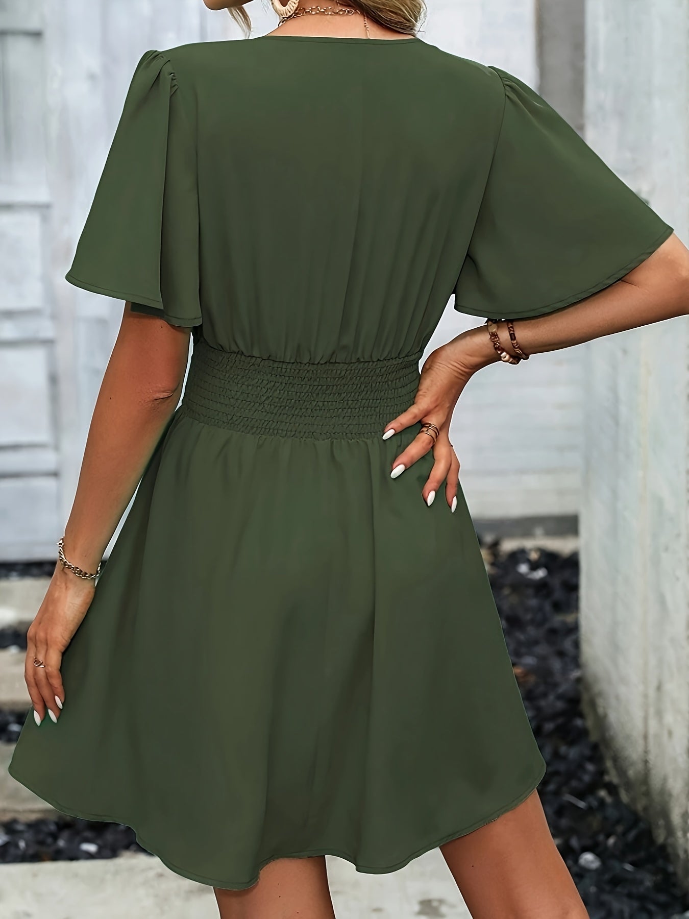 Winslet | Kleid mit geraffter Taille und V-Ausschnitt