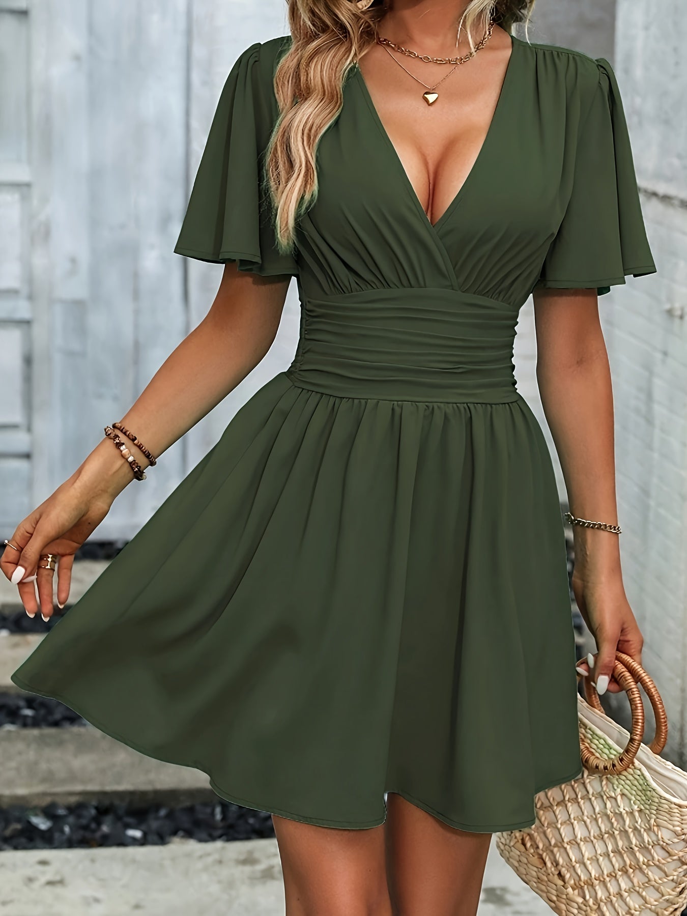 Winslet | Kleid mit geraffter Taille und V-Ausschnitt
